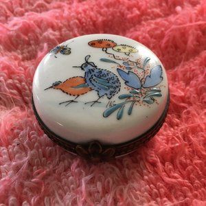 Limoges tiny porcelain box- Peint Main